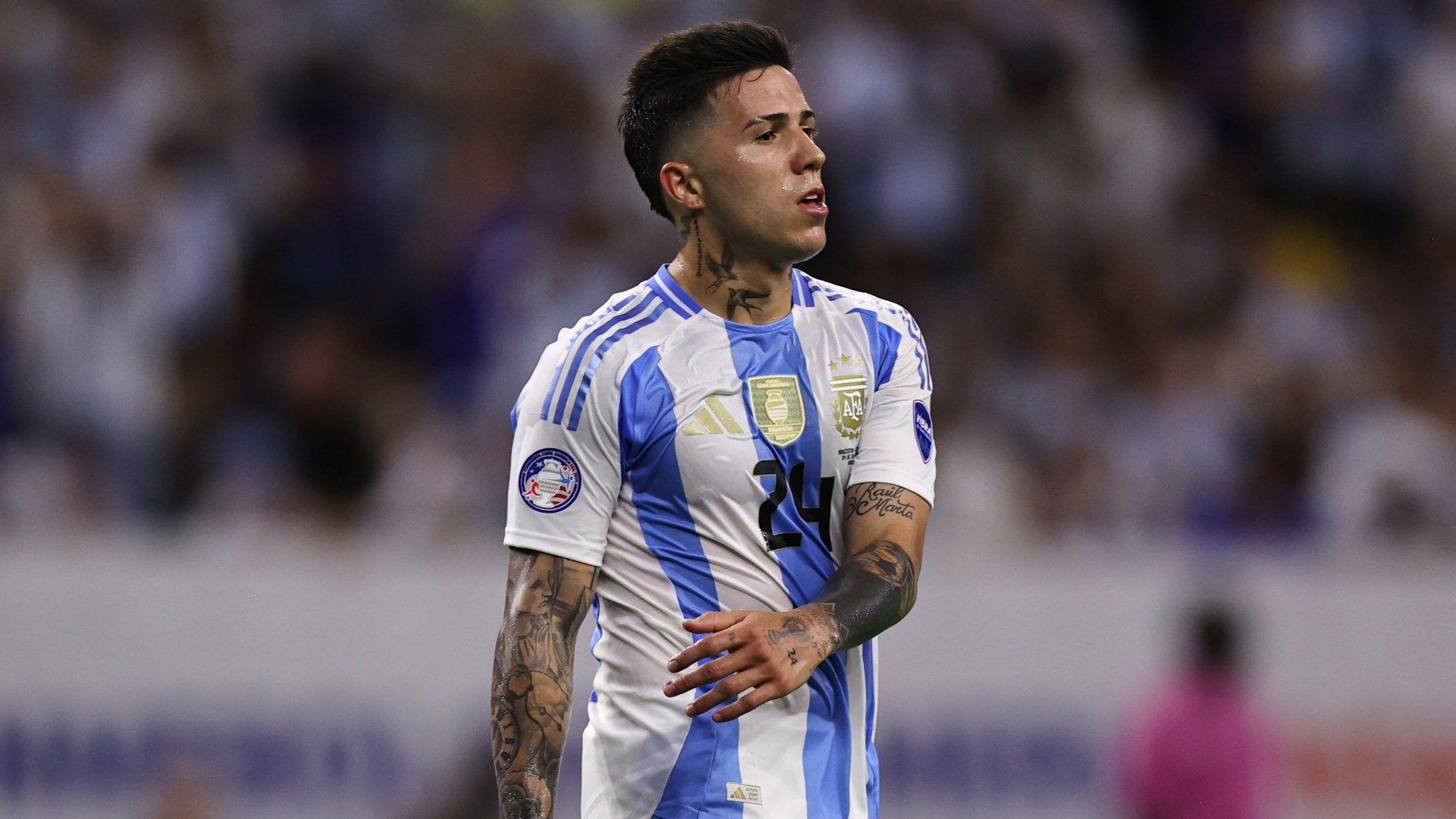 エンソの動画でチェルシー内部が一時“分裂”状態に？合流後に「調停の場